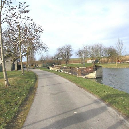 Maison En Location Fresnes Sur Marne Luaran gambar