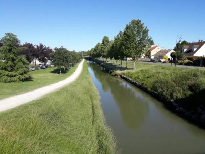 Maison En Location Fresnes Sur Marne Luaran gambar